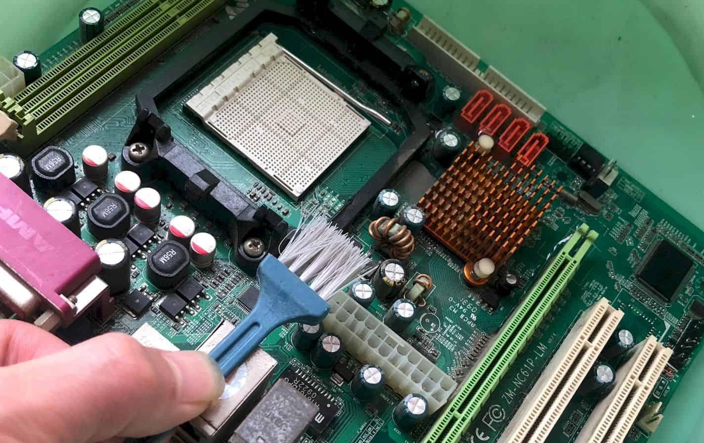 how to test the motherboard if is working